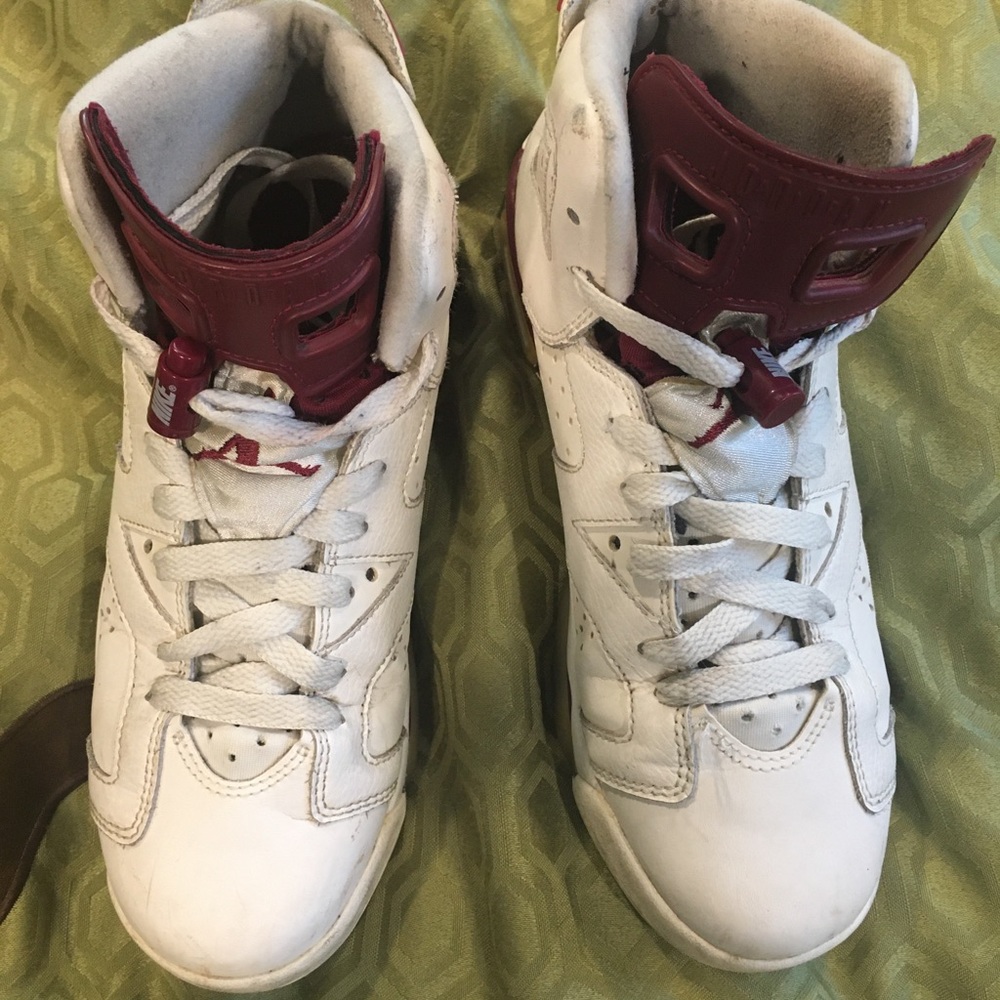 Jordan 6 maroon